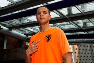 إحتارين يود العودة  للأسود