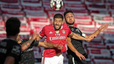 خماسية بنفيكا.. واداء رائع لتاعرابت