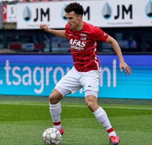 مهاجم الأسود قد يلتحق بمغاربة إشبيلية ونابولي وولفرهامبطون يراقبانه