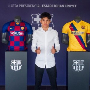 إلياس أخوماش يلفت الأنظار مع رديف برشلونة