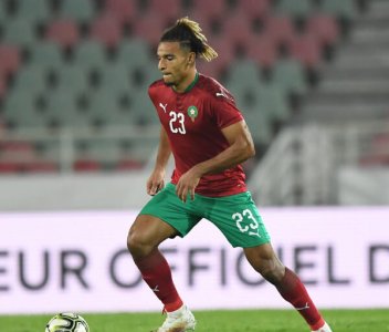 سامي مايي يشعل المنافسة في قطب دفاع الأسود