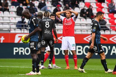 رانس بمدافعه المغربي يواصل إهدار النقاط