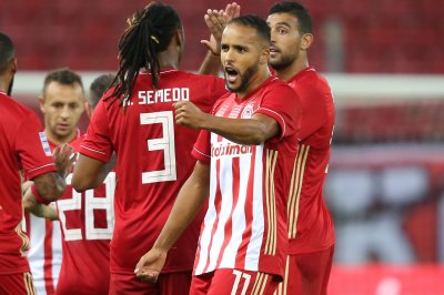 ثلاثية العرابي تضع أولمبياكوس في المطاردة