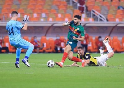 أزارو يصطدم بنهيري!