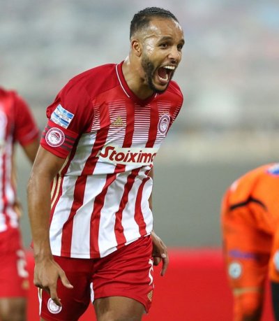 العرابي دخل احتياطيا واولمبياكوس حقق العلامة الكاملة