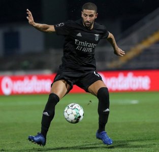 دليلك لمتابعة أسود البطولات الاوروبية اليوم الأحد