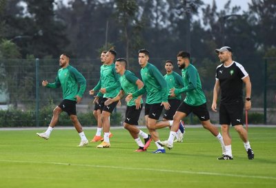 لاعبون إختاروا التدرب في قاعة تقوية العضلات