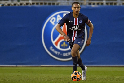 استقطاب موهبتين مغربيتين من ناد أوروبي كبير