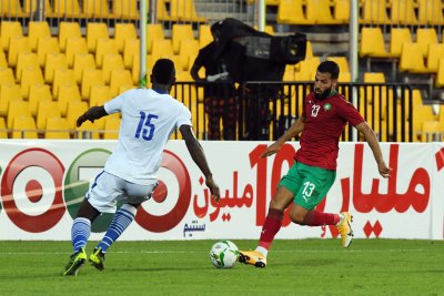 عصام الشباك: خارج المباراة