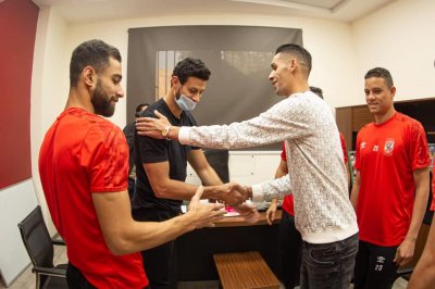 بانون في القاهرة للإنضمام لتدريبات الأهلي