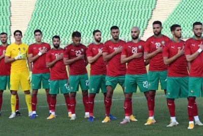 الأسود يلعبون دور الحكم في مجموعتهم