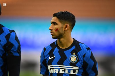 حكيمي رسمي أمام الريال