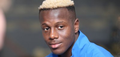 شالك في ورطة لكنه لا يستطيع الاعتماد على منديل!