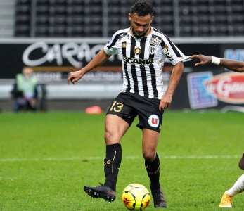 بوفال دخل احتياطيا وأونجي فاز بثلاثية