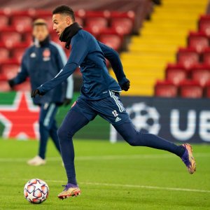 مزراوي إلى إنجلترا وشكوك حول ظهوره أمام ليفربول!