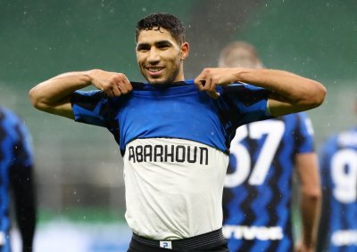 حركة مؤثرة من حكيمي بعد الهدف