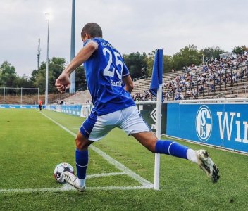 صحيفة  كيكر : أمين حارث  من كبش فداء إلى منقذ !