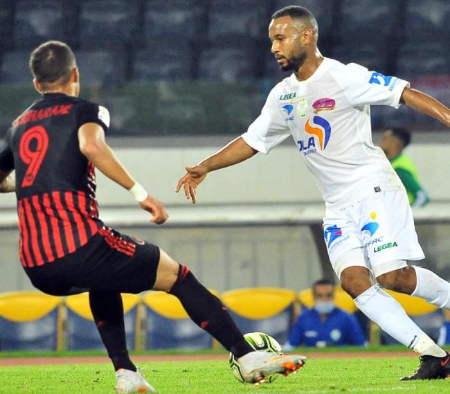 البطولة الاحترافية.. الرجاء ينفرد بالصدارة ومولودية وجدة يعاني في مؤخرة الترتيب