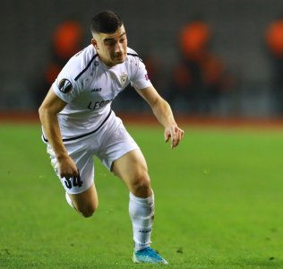 مدافع مغربي يعود الى اندرليخت