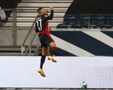 برقوق كسب مع فرانكفورت العلامة الكاملة