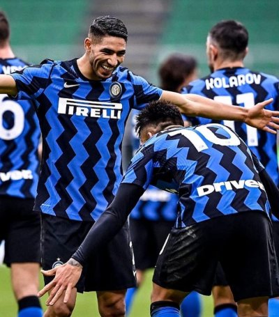 حكيمي ضمن أفضل 20 لاعبا في بداية 2021