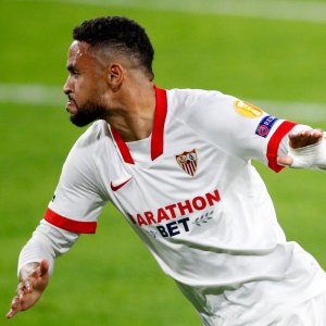 أوكامبوس يثير المخاوف في إشبيلية والبديل النصيري!