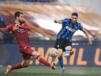 بطولة ايطاليا.. انتر ميلانو يعود بالتعادل من قلب روما وأشرف حكيمي يواصل التهديف
