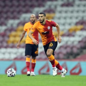 بلهندة يرد على عنصرية أحد أعضاء قلعة سراي