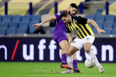 طنان فاز على المسعودي وفيتيس يشدد الخناق على اجاكس