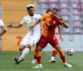 بلهندة وشباك يقصان شريط الدورة 21