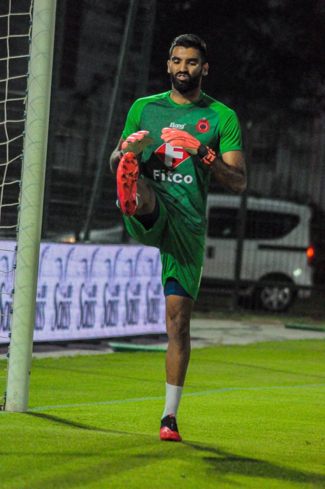 الرجاء يشكو بيساك للجنة النزاعات