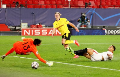 داوود لاعب دورتموند حرم بونو من رقمه القياسي