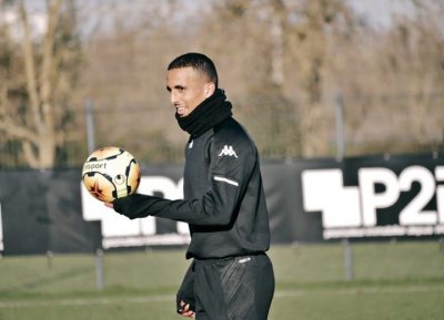 رشيد عليوي يتجاوز المحنة ويستأنف التداريب