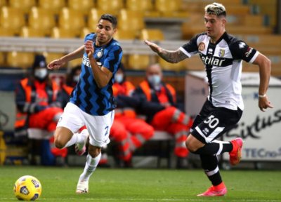 حكيمي احتفل بطريقته الخاصة