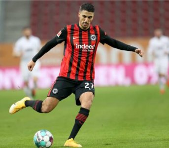 فرانكفورت تعادل بدون مشاركة برقوق