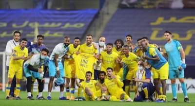 حمد الله يحتفل بهدفه الـ100