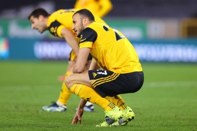 سايس مستمر مع  الذئاب  في الموسم القادم