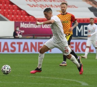 فجر يرد على وحيد بهدف