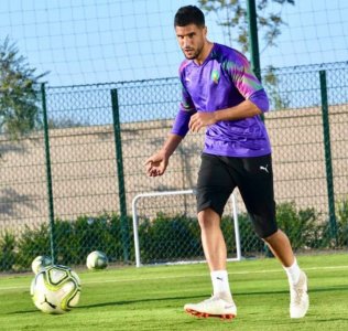 منير المحمدي في طريقة لمركز محمد السادس لكرة القدم