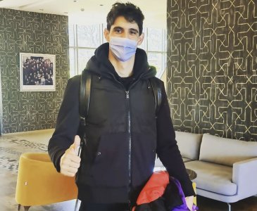 الأسود يتوافدون على المعسكر