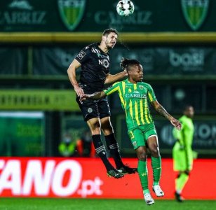 دقائق مدافعي الأسود في الملاعب..