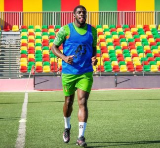 لاعب ديجون الفرنسي يقر بصعوبة مواجهة الأسود