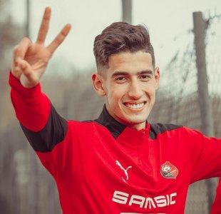 بييلسا يتابع نايف أكرد باهتمام كبير