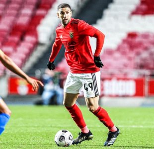 بنفيكا : عادل تاعرابت للبيع