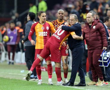 هكذا خلق بلهندة زوبعة بين الرئيس والمدرب