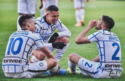 حكيمي .. هل يكون الخلاص في قمة الانتر؟