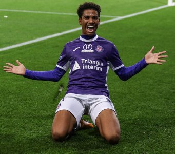 عروض كبيرة تنهال على أمين عدلي