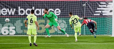 بطولة إسبانيا: انتكاسة لأتلتيكو وبرشلونة يقترب وإشبيلية في صلب السباق