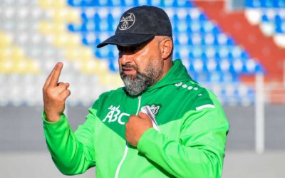 بعدما رمى المنديل.. هل عجز بن شيخة عن إيجاد حلول لأزمة الدفاع الجديدي؟