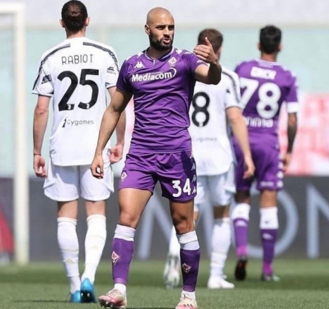 أمرابط يشكر جماهير  الفيولا  على تتويجه أفضل لاعب